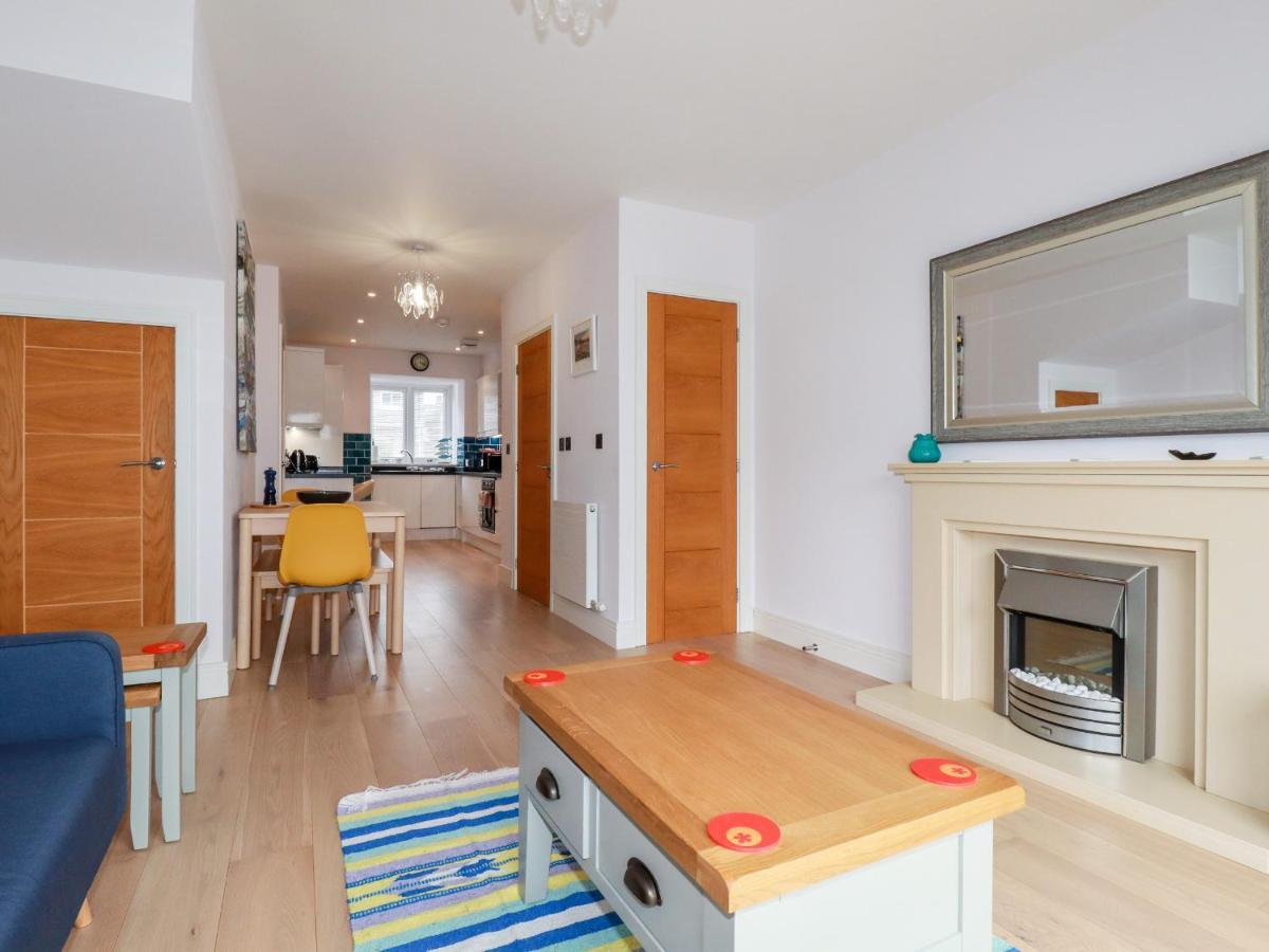 6 Ocean Heights *
